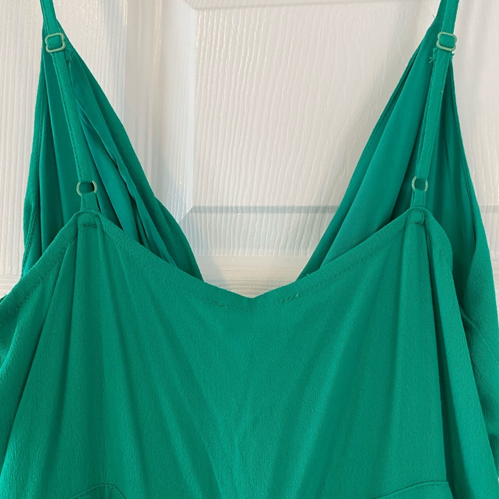 NWT! Green jumpsuit with cutout in front - Picture 10 of 10